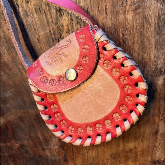 Vintage Durango Scorpion Tooled Leather Mini Crossbody Bag With Red Accents - Picture 9 of 9